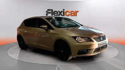 Usado Seat Leon Style 115 CV (84 kW) 2019 Beige Berlina