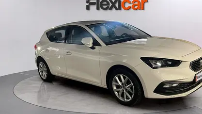 Usado Seat Leon Style 116 CV (85 kW) 2020 Blanco Berlina