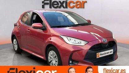 Begagnad Toyota Yaris Hybrid Active 116 HK (85 kW) 2023 Röd Halvkombi