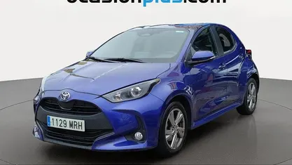 Azul Usado 2024 Toyota Yaris Hybrid Active Utilitario | 16.355 € (Buen precio)