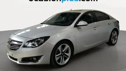 Usado Opel Insignia Sportive 170 CV (125 kW) 2015 Gris plata Berlina