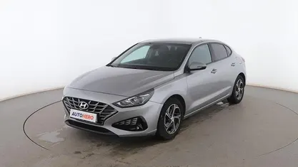 Usado Hyundai i30 120 CV (88 kW) 2022 Gris Berlina