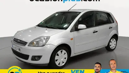 Usado Ford Fiesta 70 CV (51 kW) 2007 Gris Utilitario