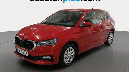 Usado Skoda Fabia 95 CV (69 kW) 2022 Rojo Utilitario