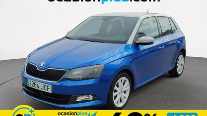 Usado Skoda Fabia Style 110 CV (80 kW) 2015 Azul Utilitario