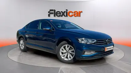 Usado VW Passat Business 122 CV (89 kW) 2021 Azul Familiar