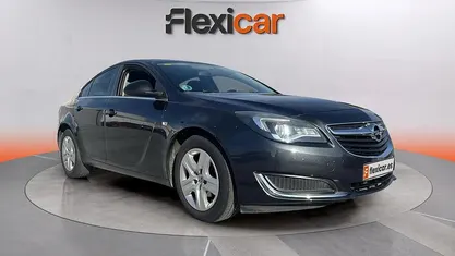 Usado Opel Insignia Selective 136 CV (100 kW) 2016 Negro Berlina