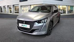 Gris Usado 2023 Peugeot e-208 GT Utilitario | 25.490 € (Precio justo)