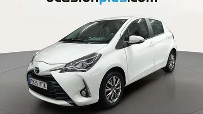 Usado Toyota Yaris Active 111 CV (81 kW) 2017 Blanco Utilitario