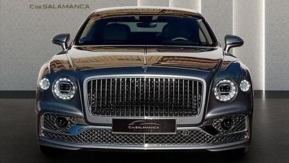 Usado Bentley Flying Spur 551 CV (405 kW) 2024 Gris metalizado Berlina