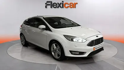 Usado Ford Focus 125 CV (91 kW) 2016 Blanco Berlina