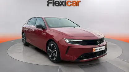 Usado Opel Astra Elegance 131 CV (96 kW) 2023 Granate Berlina