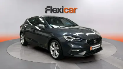 Usado Seat Leon FR 116 CV (85 kW) 2025 Gris Berlina