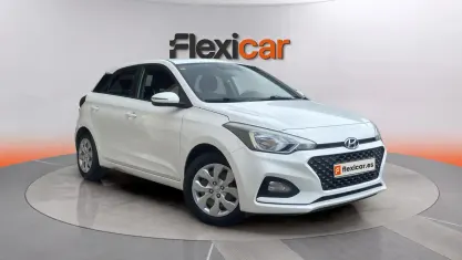 Usado Hyundai i20 75 CV (55 kW) 2018 Blanco Berlina