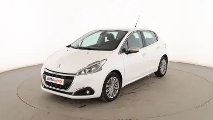 Usado Peugeot 208 Allure 110 CV (80 kW) 2018 Blanco Utilitario