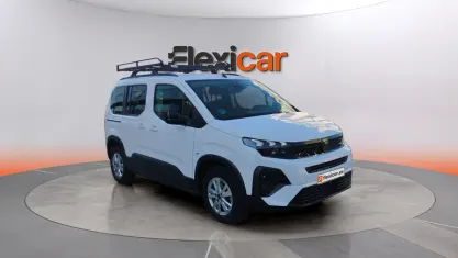 Usado Peugeot Rifter Allure 101 CV (74 kW) 2025 Blanco Monovolumen