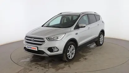 Usado Ford Kuga Trend+ 120 CV (88 kW) 2018 Plata SUV