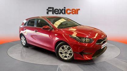 Käytetty Kia Ceed 136 HP (100 kW) 2023 Punainen Viistoperä