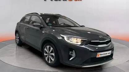 Usado Kia Stonic 84 CV (61 kW) 2021 Gris SUV