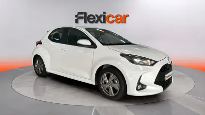 Usado Toyota Yaris Hybrid Active 116 CV (85 kW) 2025 Blanco Berlina