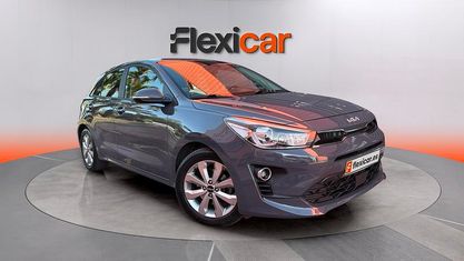 Usado Kia Rio 101 CV (74 kW) 2022 Gris Berlina