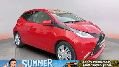 Usado Toyota Aygo X-play 72 CV (52 kW) 2018 Rojo Utilitario
