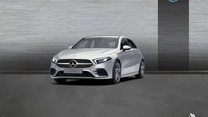 Gris / plateado Usado 2022 Mercedes A200 AMG line Berlina | 32.900 € (Precio justo)