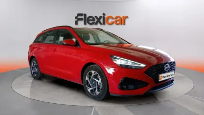 Usado Hyundai i30 101 CV (74 kW) 2025 Rojo Familiar