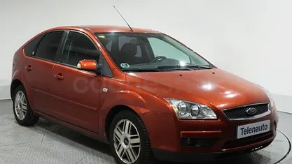 Usado Ford Focus Trend 116 CV (85 kW) 2006 Granate Berlina