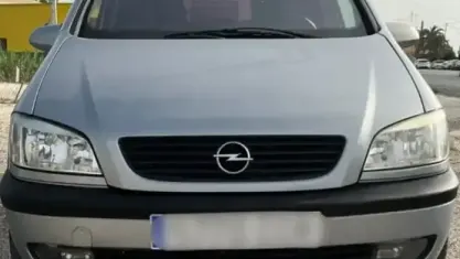 Usado Opel Zafira Elegance 100 HP (73 kW) 2002 Cinzento Monovolume