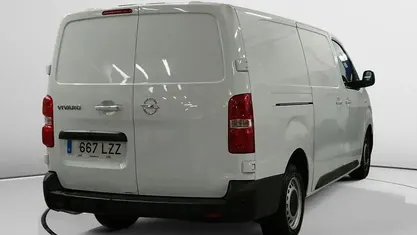 Käytetty Opel Vivaro 102 HP (75 kW) 2022 Valkoinen Tila-auto