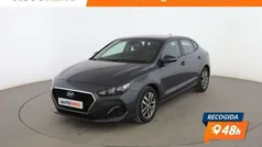 Gris Usado 2018 Hyundai i30 Berlina | 13.699 € (Precio justo)