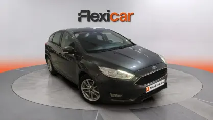 Usado Ford Focus Trend 101 CV (74 kW) 2017 Gris Berlina