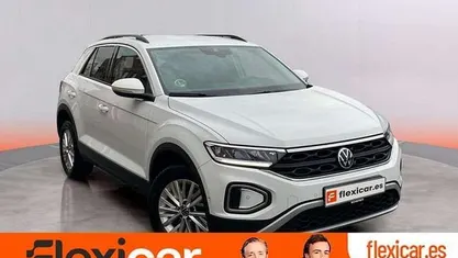 Usado 2024 VW T-Roc Life SUV | 20.490 € (Buen precio)