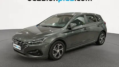 Usado Hyundai i30 120 CV (88 kW) 2022 Gris oscuro Utilitario