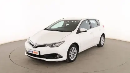 Usado Toyota Auris Active 90 CV (66 kW) 2016 Blanco Berlina