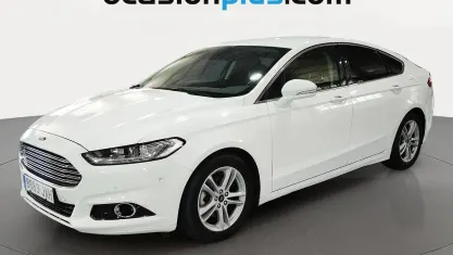 Usado Ford Mondeo Titanium 160 CV (117 kW) 2017 Blanco Berlina