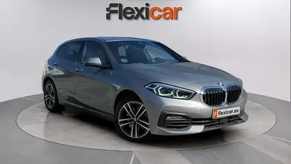 Usado BMW 118 Comfort Edition 150 CV (110 kW) 2022 Gris Utilitario
