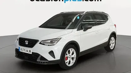 Usado Seat Arona FR 150 CV (110 kW) 2023 Blanco SUV