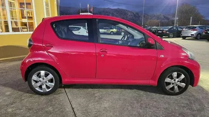 Usado Toyota Aygo Connect Style 68 CV (50 kW) 2012 Utilitario