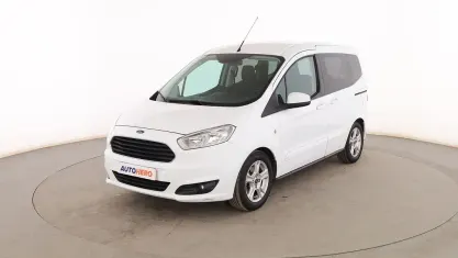 Usado Ford Tourneo Courier Trend 75 CV (55 kW) 2015 Blanco Monovolumen