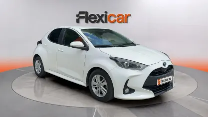Usado Toyota Yaris Hybrid Business Edition 116 CV (85 kW) 2022 Blanco Berlina