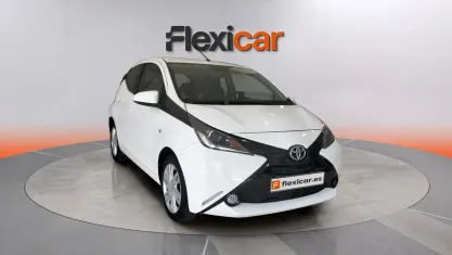 Usado Toyota Aygo X-cite 72 CV (52 kW) 2017 Blanco Utilitario