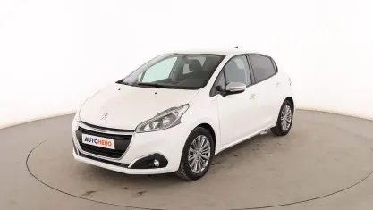 Usado Peugeot 208 Style 82 CV (60 kW) 2018 Blanco Utilitario