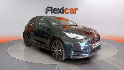 Usado Toyota Yaris Hybrid Sport 116 CV (85 kW) 2022 Negro Berlina