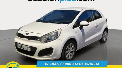 Blanco Usado 2013 Kia Rio Berlina | 7150 € (Buen precio)
