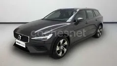 Gris Usado 2023 Volvo V60 CC Core Familiar | 43.290 € (Precio justo)