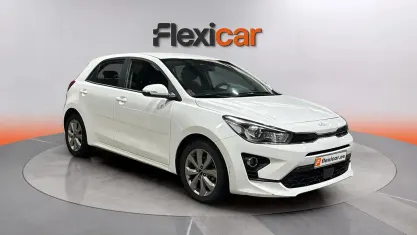 Usado Kia Rio 101 CV (74 kW) 2023 Blanco Berlina