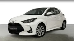 Blanco Usado 2024 Toyota Yaris Hybrid Active Utilitario | 21.700 € (Precio justo)