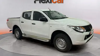 Usado Mitsubishi L200 154 CV (113 kW) 2017 Blanco Recogida